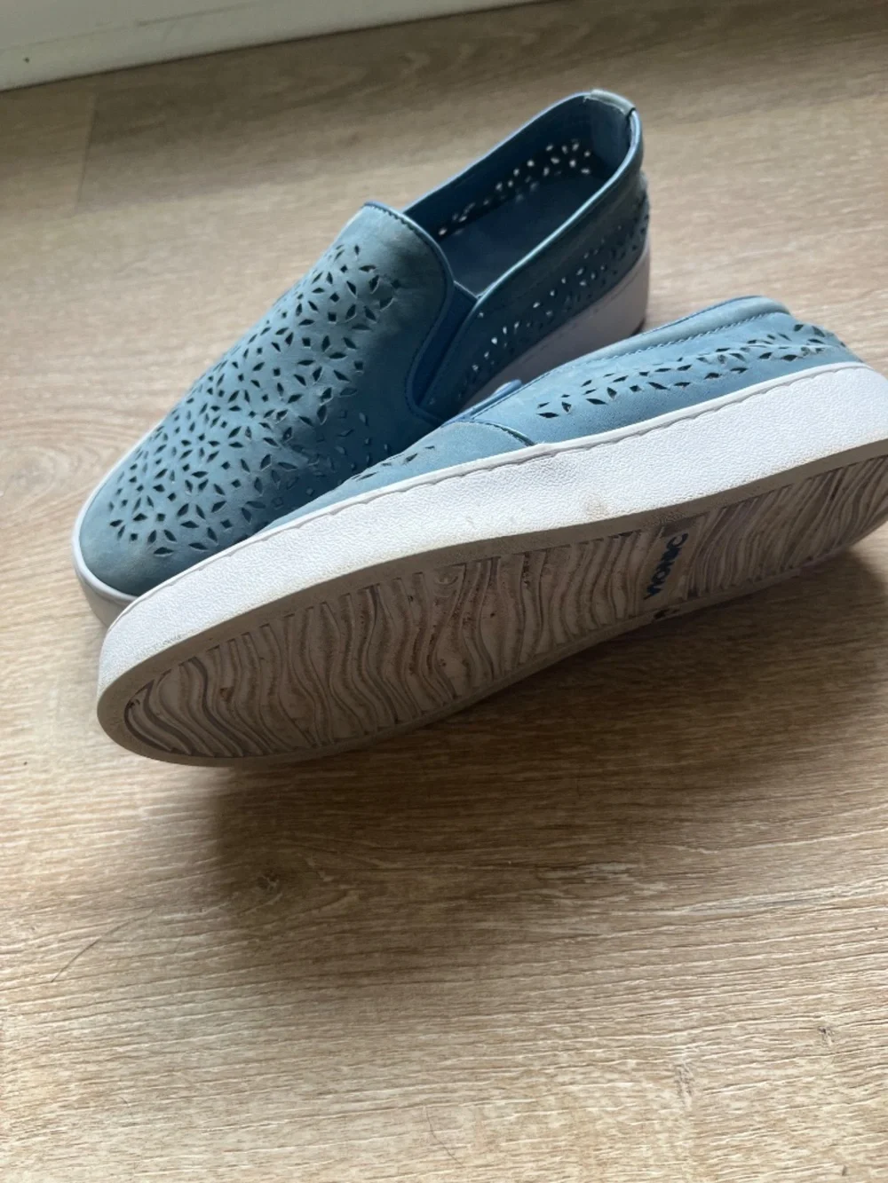 Vionic Splendid Midi Perf Slip on Blue suede 5